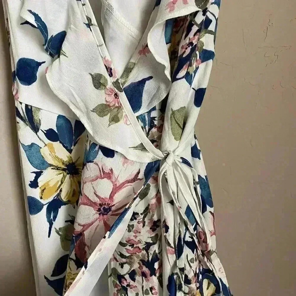 Leith Floral Print Wrap Dress Size Medium - Picture 5 of 13